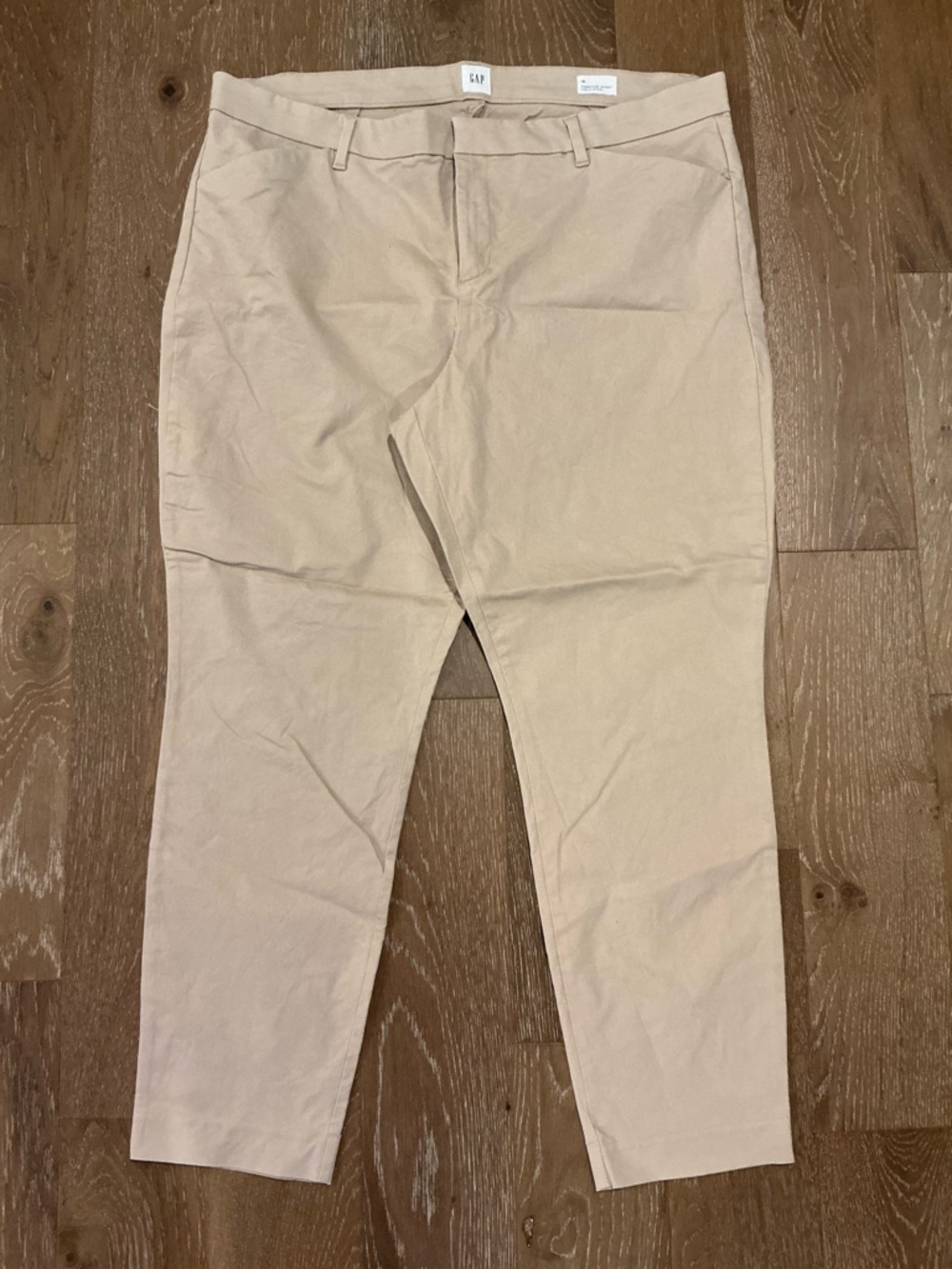 NWOT - Women’s GAP Skinny Ankle Khakis - Size 18